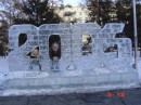 ICE SCULPTURES WITH BERNIE AND LEE 056 * 448 x 336 * (41KB)